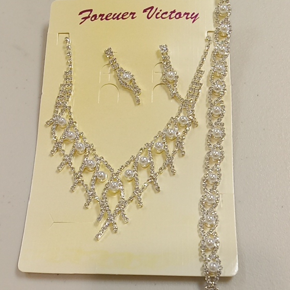 New Pearl and Silver Jewelry Set